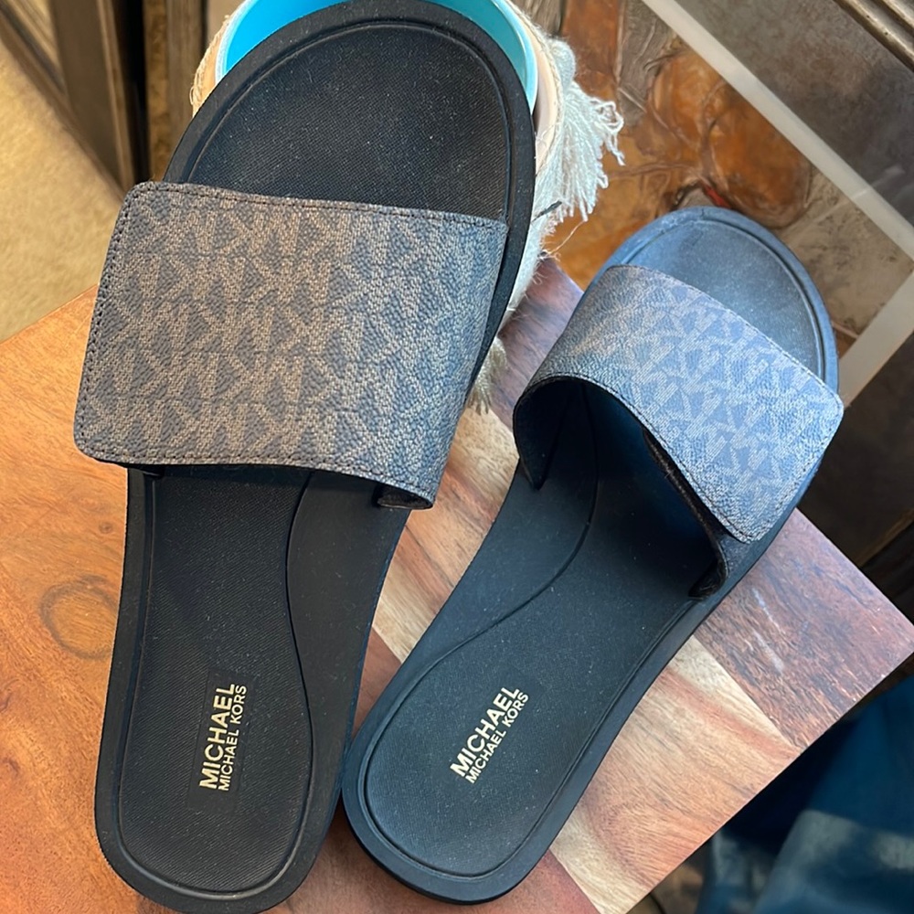 Michael Kors Signature slides